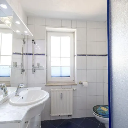 Villa Villen-appartem M Balkon Im Goehrener Ostseebad Vml 07-08